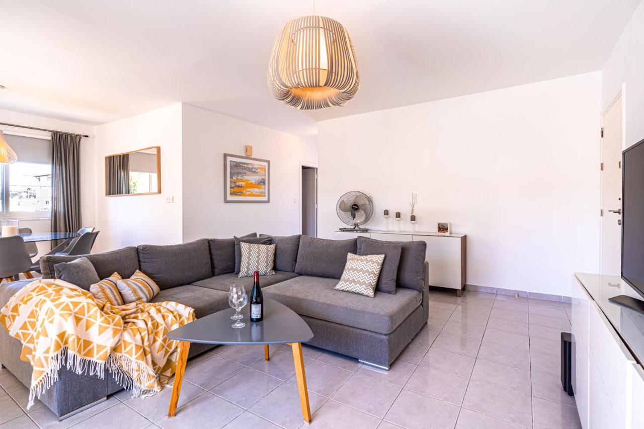 Summer Breeze Holiday Apartment With Pool Paphos Exterior foto