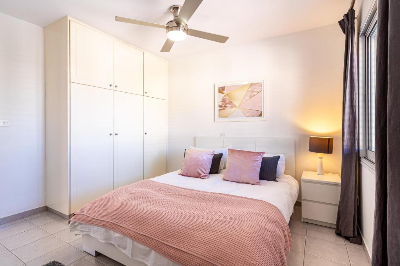 Summer Breeze Holiday Apartment With Pool Paphos Exterior foto